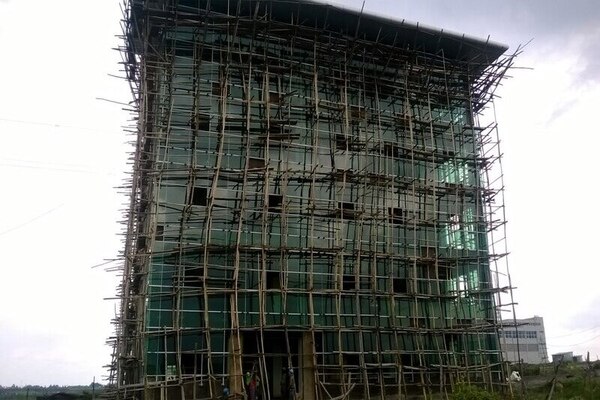 Alemgena BLDG with high-performance glazing